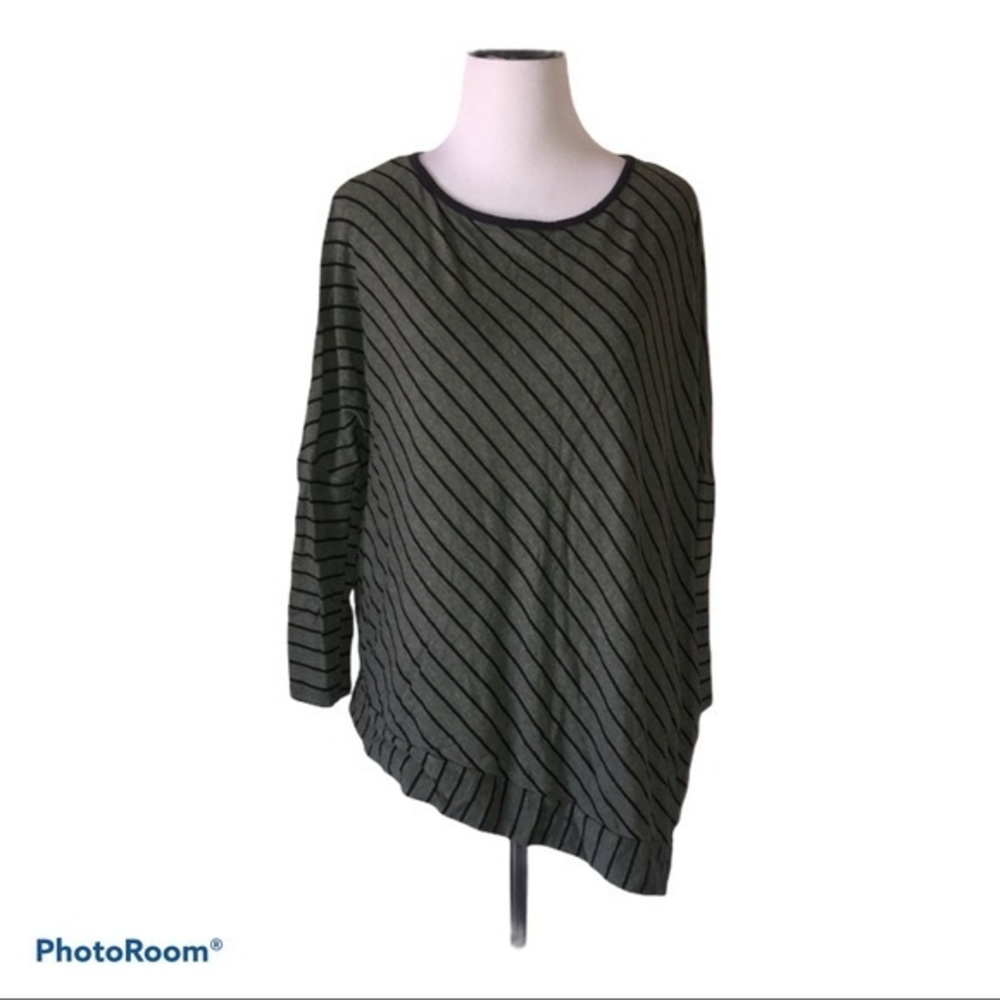 5/$30 🎈 Ella moss small asymmetrical‎ striped top